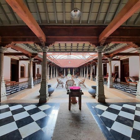 Saratha Vilas Chettinad Kānādukāttān Buitenkant foto