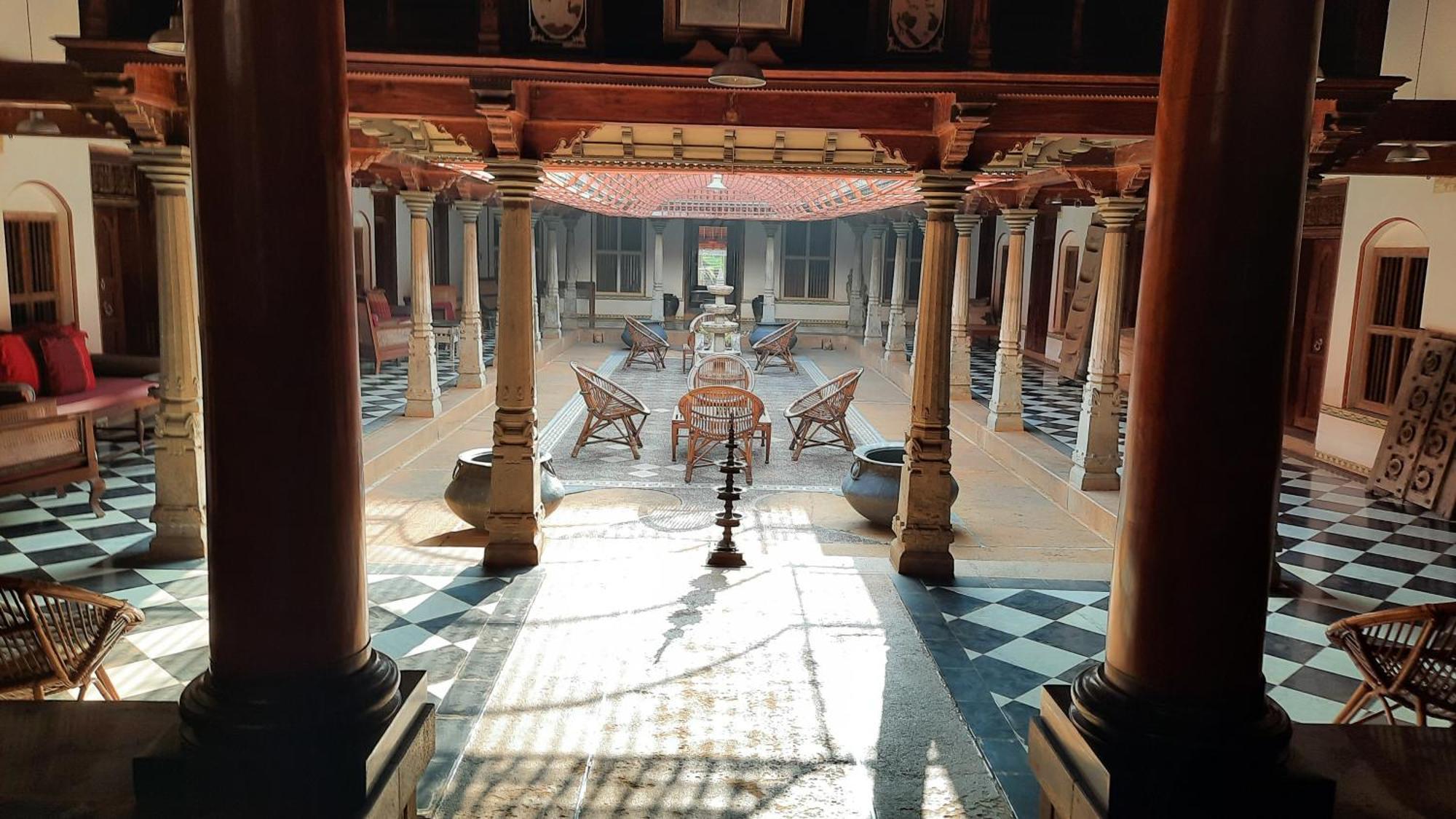 Saratha Vilas Chettinad Kānādukāttān Buitenkant foto