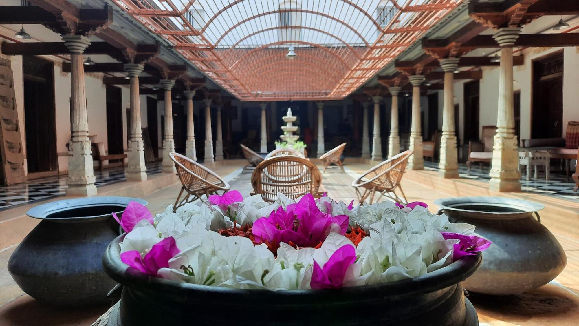 Saratha Vilas Chettinad Kānādukāttān Buitenkant foto