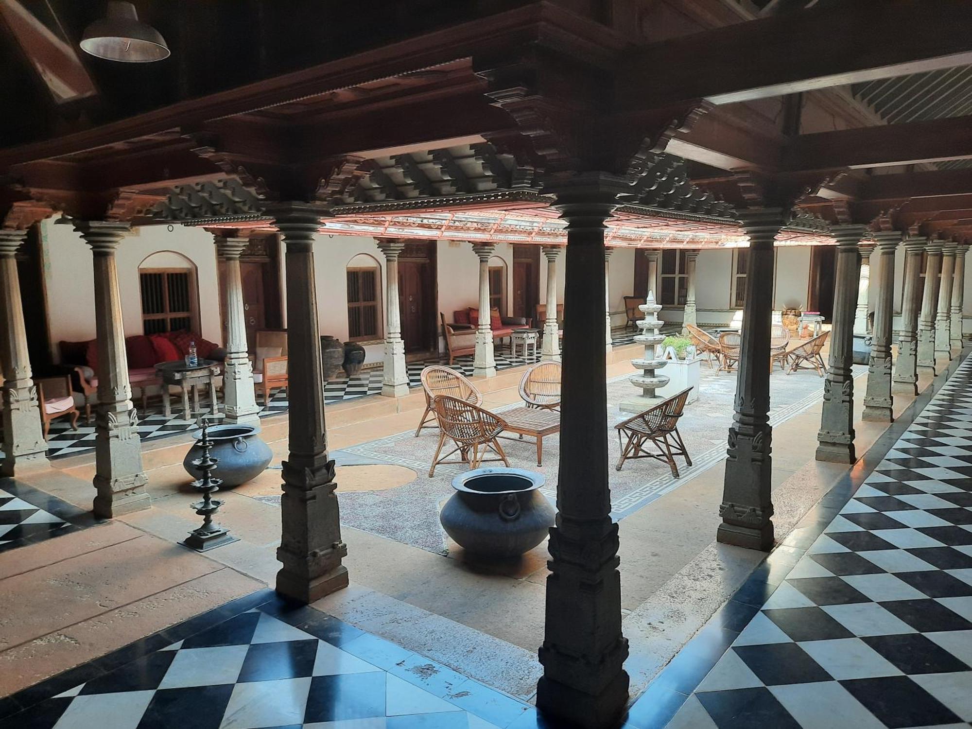 Saratha Vilas Chettinad Kānādukāttān Buitenkant foto